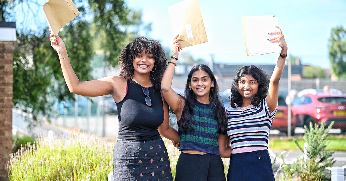 Web Lexie Ampomah (left) and Vinethmi Kulasinghe (right) celebrate their A Level results at Springwood