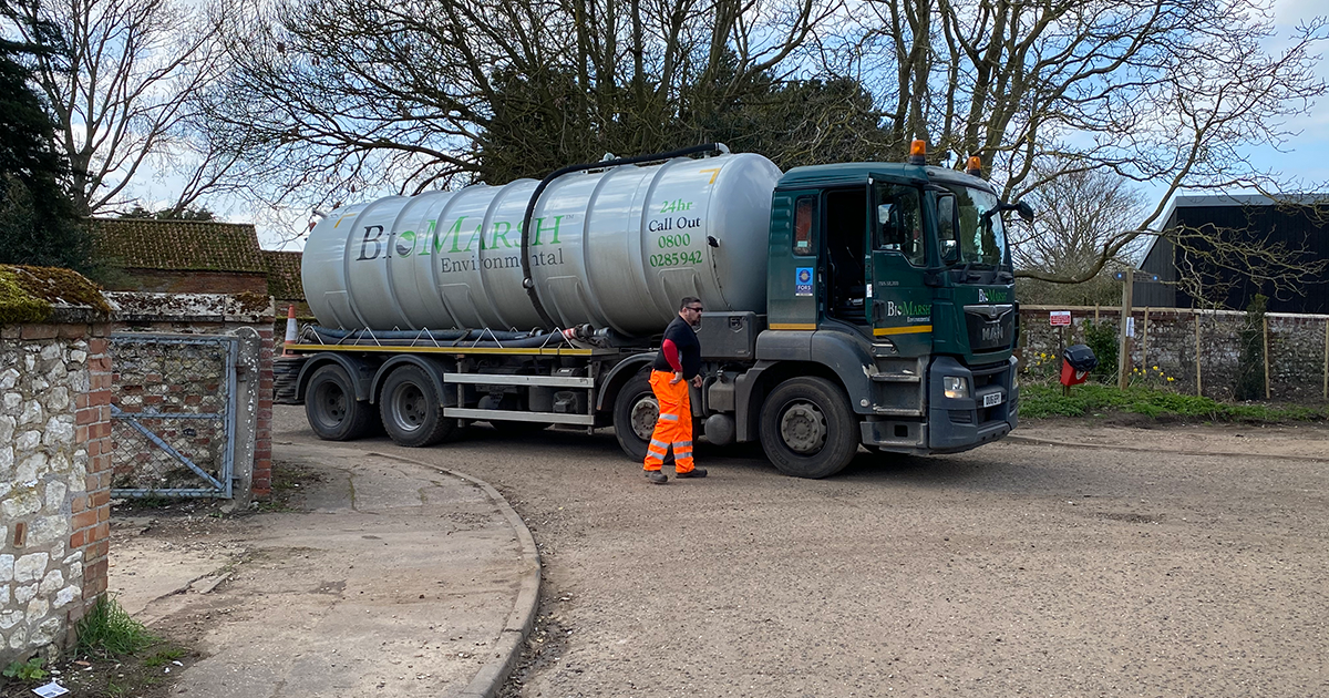 WEB Overwhelmed Burnham Deepdale pumping station being serviced by tanker   March 2021 ©T&A