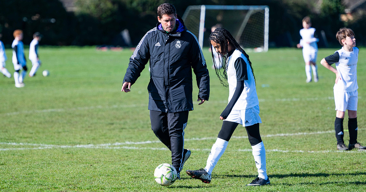 WEB Victor with long haired player WEB Victor with long haired player